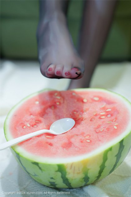 黄色网址大块海报