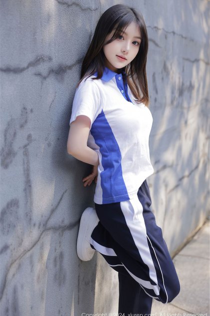 喝红酒的性感成熟美女美七诱人写真海报